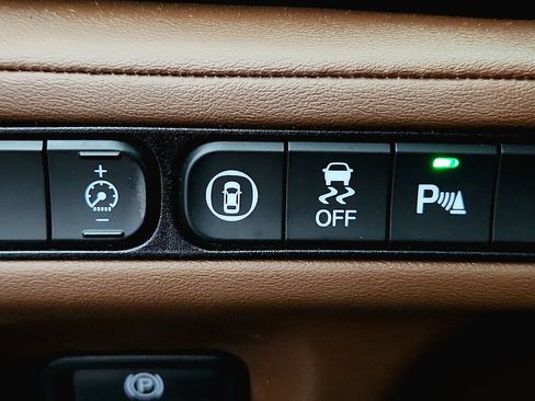 Used 2023 Acura MDX SH-AWD w/ Technology Package image 24