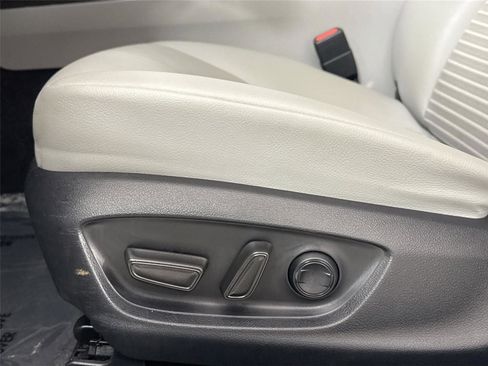 Certified 2023 Toyota Camry SE w/ Convenience Package image 28