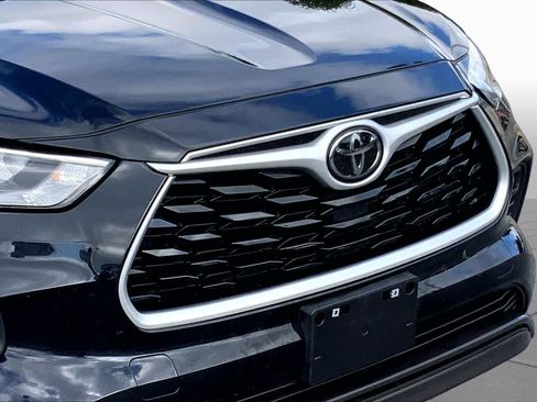 Used 2020 Toyota Highlander XLE AWD/4WD image 27