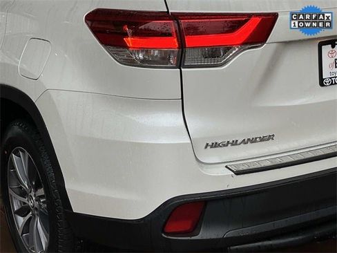 Used 2017 Toyota Highlander XLE image 5