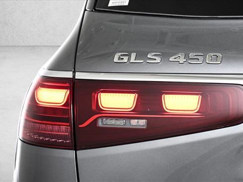 Certified 2025 Mercedes-Benz GLS 450 4MATIC image 7