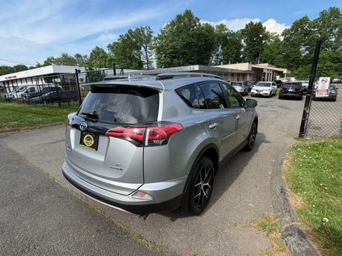 Used 2018 Toyota RAV4 SE AWD/4WD image 5
