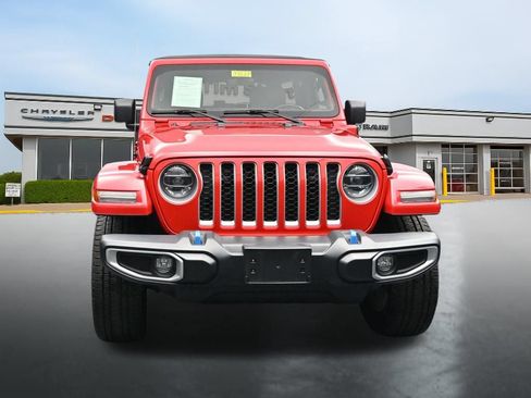 Used 2022 Jeep Wrangler Unlimited Sahara w/ Cold Weather Group AWD/4WD image 8