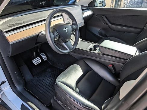 Used 2022 Tesla Model Y Performance AWD/4WD image 2