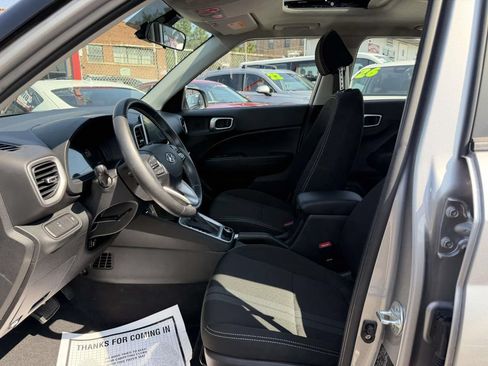 Certified 2024 Hyundai Venue SEL FWD image 18