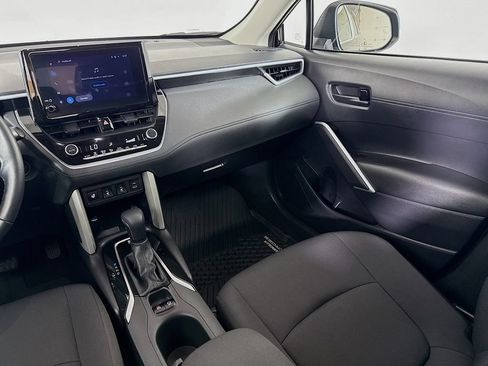 Used 2025 Toyota Corolla Cross LE AWD/4WD image 25
