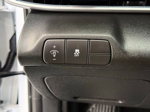 Used 2025 Hyundai Elantra SEL FWD image 30