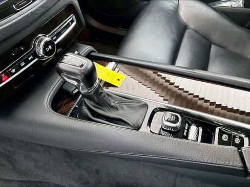 Used 2018 Volvo XC90 T6 Momentum w/ Momentum Plus Package image 19