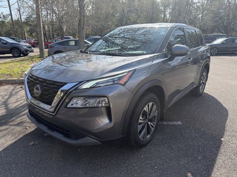 Used 2023 Nissan Rogue SV image 3