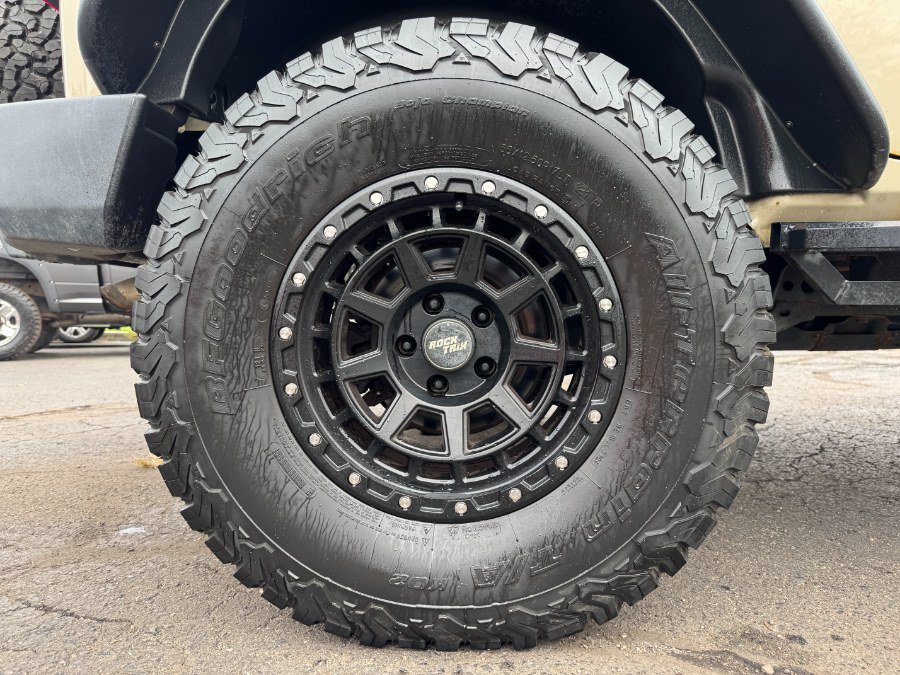 Used 2017 Jeep Wrangler Unlimited Rubicon w/ Dual Top Group AWD/4WD image 13