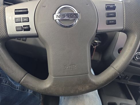 Used 2014 Nissan Frontier SV image 41