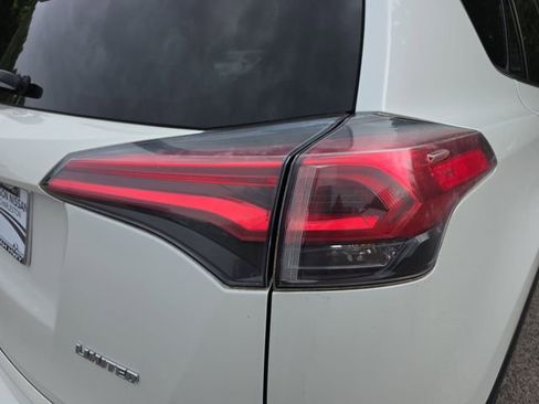 Used 2018 Toyota RAV4 Limited w/ Advanced Technology Package FWD image 19