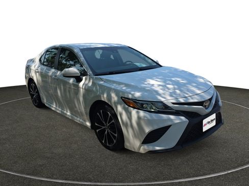 Used 2018 Toyota Camry SE FWD image 8