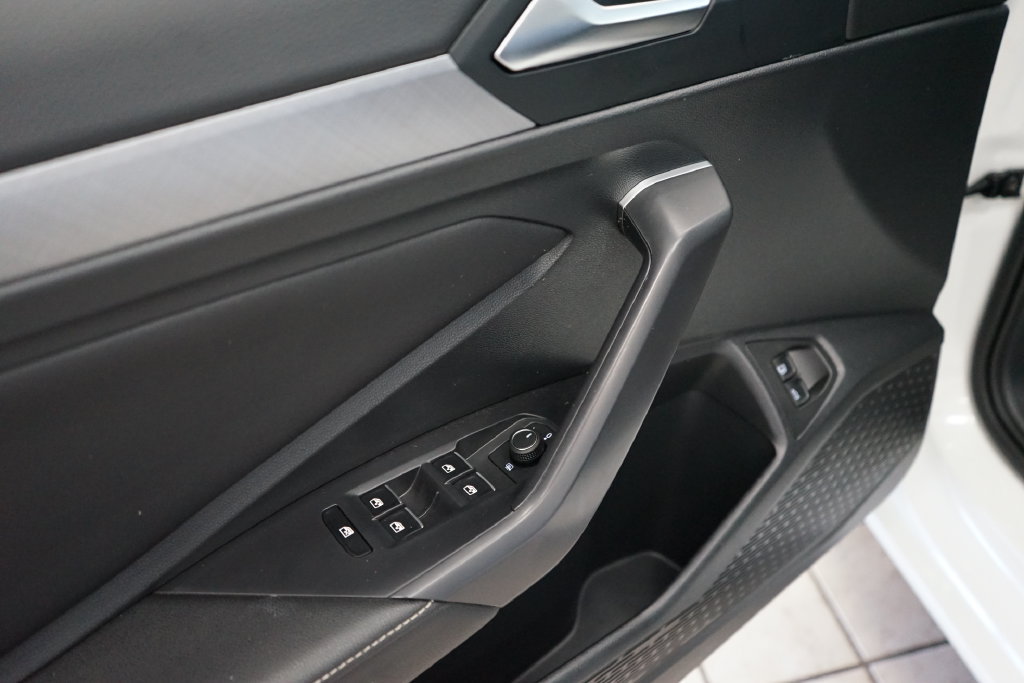 Used 2023 Volkswagen Jetta SE FWD image 22