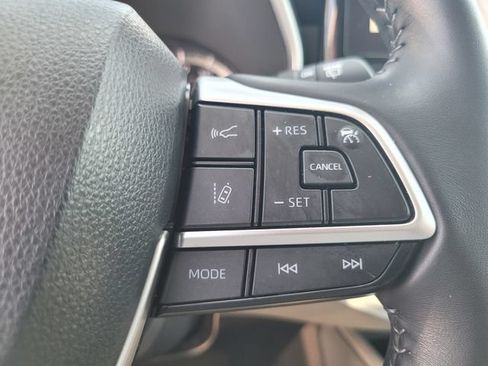 Used 2023 Toyota Highlander XLE AWD/4WD image 26