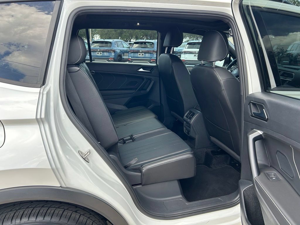 Certified 2023 Volkswagen Tiguan SE R-Line FWD image 41