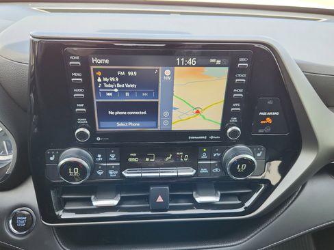 Used 2022 Toyota Highlander XLE image 22