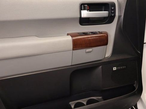 Used 2016 Toyota Sequoia Platinum image 9