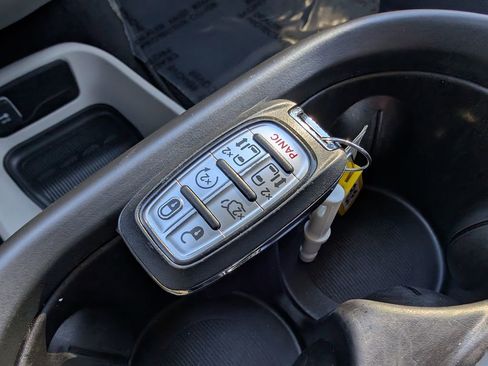 Used 2024 Chrysler Pacifica Touring-L image 19