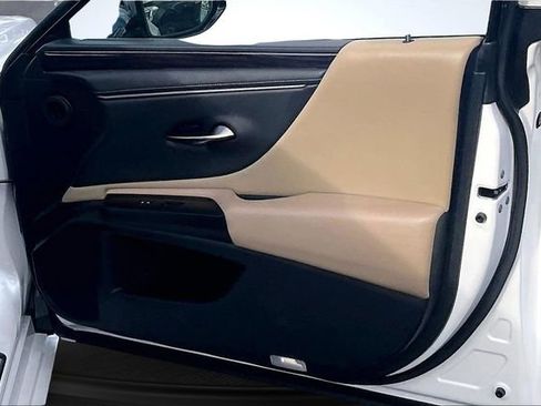 Used 2019 Lexus ES 300h w/ Accessory Package 2 image 23