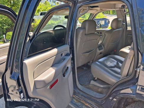 Used 2005 GMC Yukon SLT w/ SLT Preferred Equipment Group AWD/4WD image 9