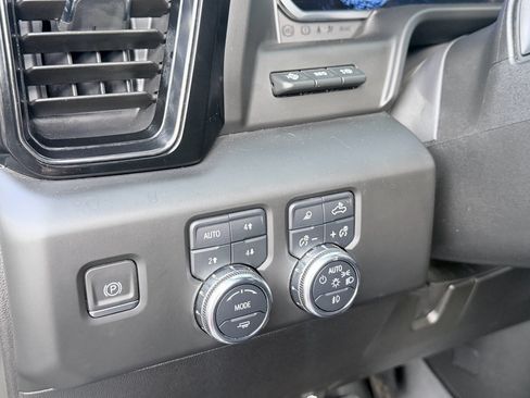 Used 2024 GMC Sierra 2500 AT4 w/ Technology Package AWD/4WD image 12