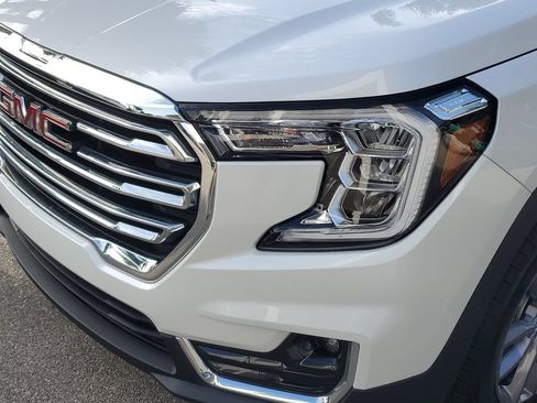 Certified 2023 GMC Terrain SLT w/ Infotainment Package II AWD/4WD image 10