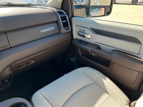 New 2026 RAM 2500 Laramie AWD/4WD image 10