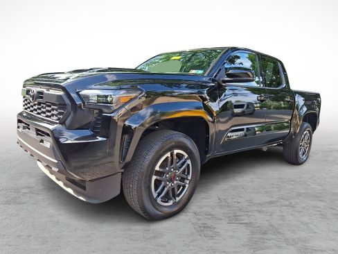 Used 2025 Toyota Tacoma TRD Sport AWD/4WD image 3