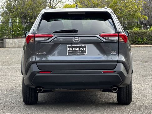 Used 2023 Toyota RAV4 XLE AWD/4WD image 4