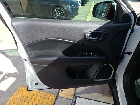 Used 2020 Jeep Compass Latitude image 11