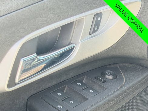 Used 2017 Chevrolet Equinox Premier w/ Enhanced Convenience Package AWD/4WD image 19