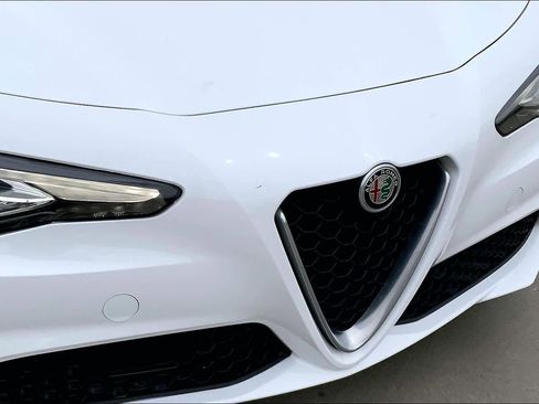 Used 2018 Alfa Romeo Giulia Ti w/ Quick Order Package 22X Lusso AWD/4WD image 28