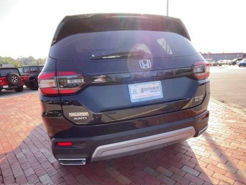 Used 2025 Honda Pilot Elite image 8