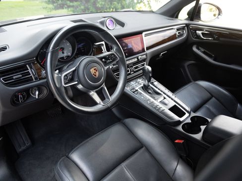 Certified 2020 Porsche Macan S AWD/4WD image 3
