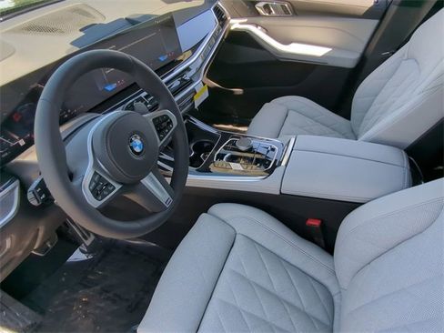 New 2025 BMW X7 xDrive40i w/ M Sport Package image 18