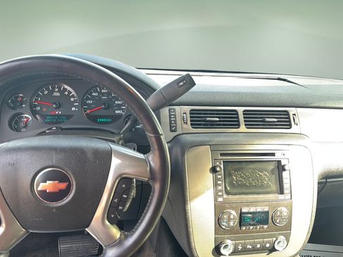 Used 2008 Chevrolet Suburban LT AWD/4WD image 17
