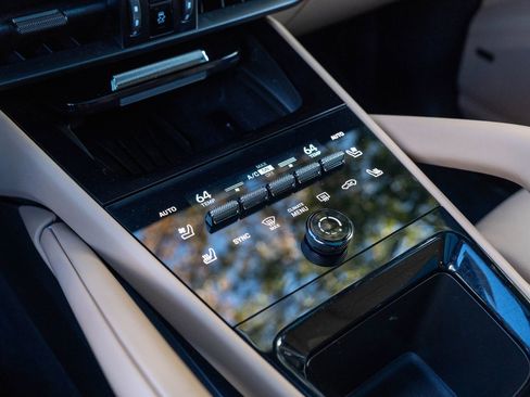 Certified 2024 Porsche Cayenne image 31