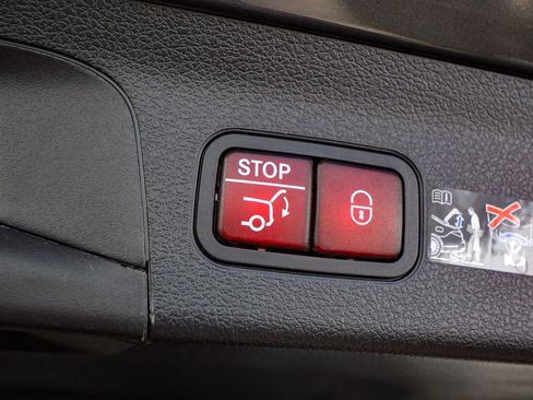 Used 2025 Mercedes-Benz GLS 580 4MATIC image 76