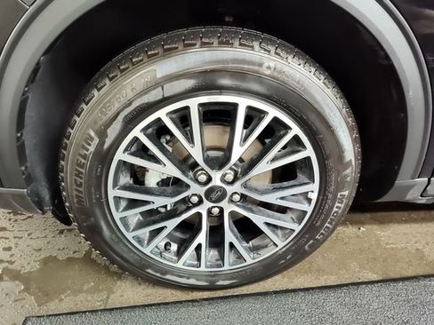 Used 2025 Ford Escape SE image 10