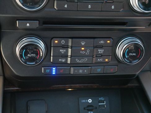 Used 2015 Ford F150 Platinum w/ Equipment Group 701A Luxury AWD/4WD image 23