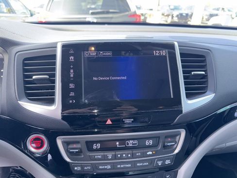 Used 2017 Honda Pilot Elite image 4