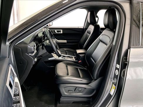 Used 2023 Ford Explorer XLT w/ Equipment Group 202A image 14