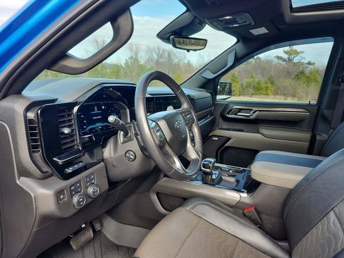 Used 2023 Chevrolet Silverado 1500 ZR2 w/ Technology Package image 19