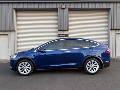 Used 2019 Tesla Model X Long Range image 3
