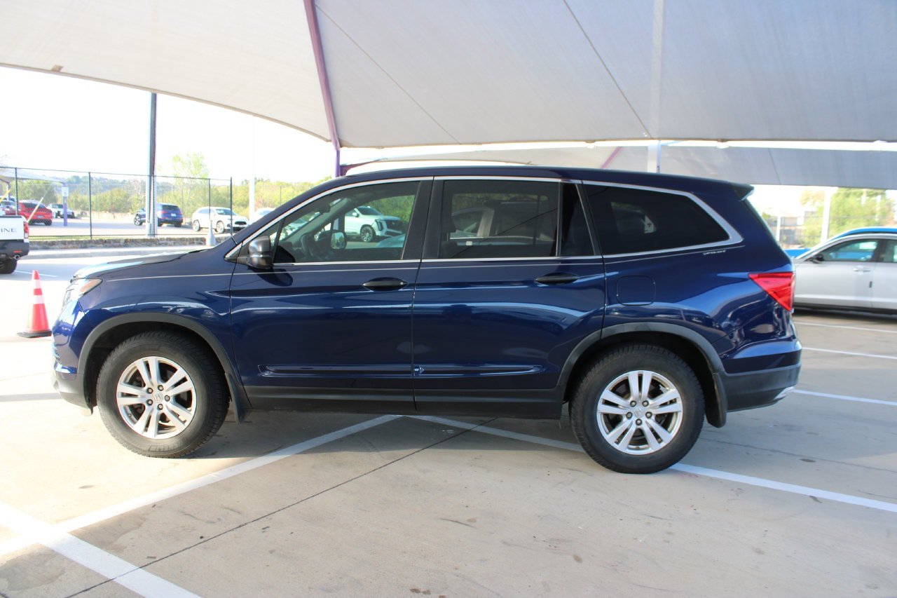 Used 2016 Honda Pilot LX image 2