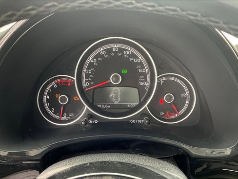 Used 2018 Volkswagen Beetle S image 18