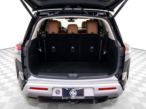 Used 2023 Nissan Pathfinder Platinum w/ Cargo Package image 33