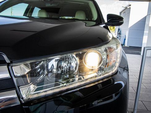Used 2019 Toyota Highlander Limited image 9