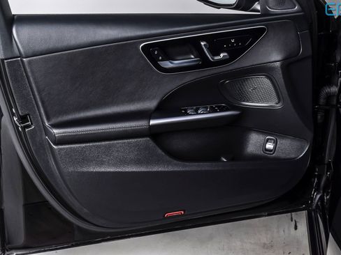 Used 2025 Mercedes-Benz C 300 4MATIC Sedan image 16